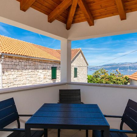 Apartmani Canaki Supetar Exterior photo