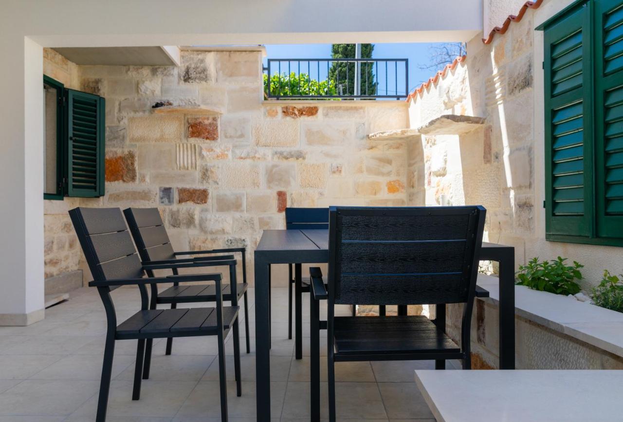 Apartmani Canaki Supetar Exterior photo