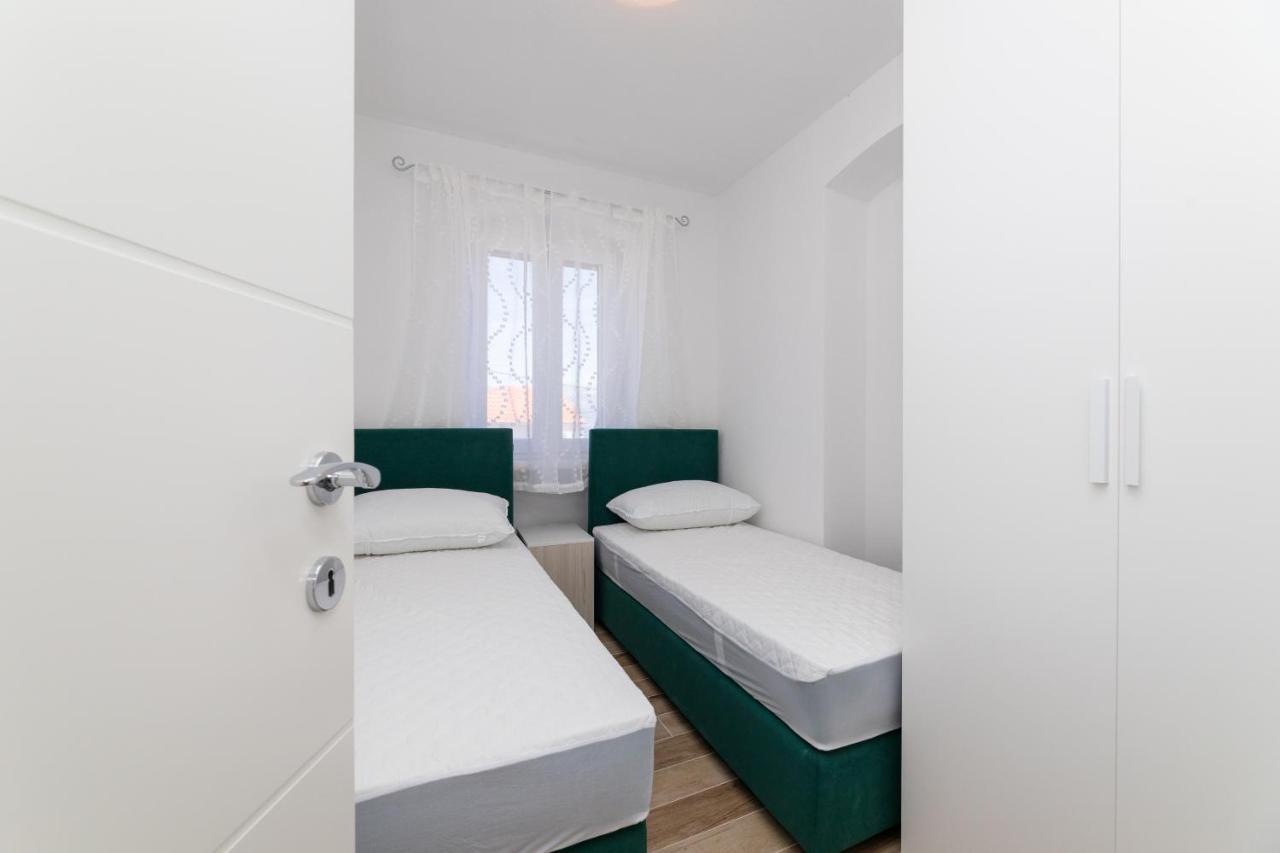 Apartmani Canaki Supetar Exterior photo